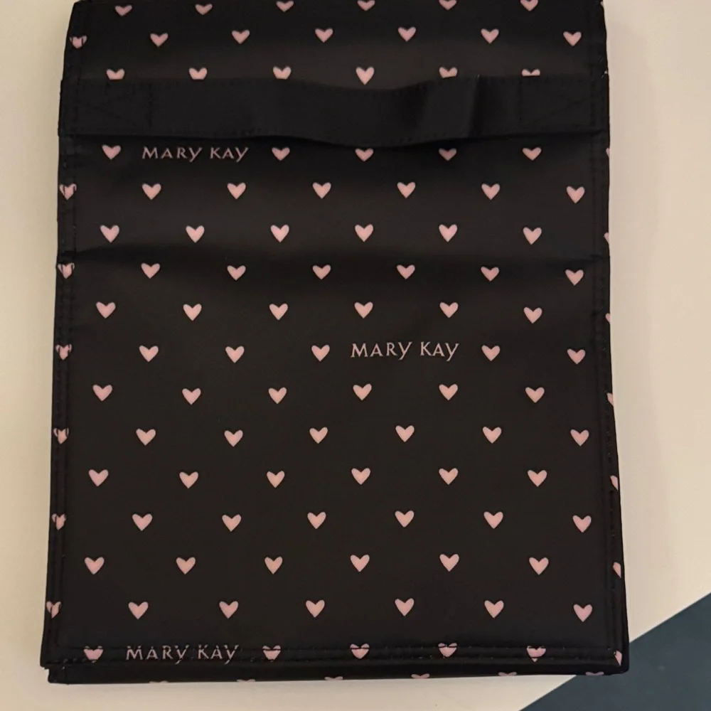 Mary Kay Black Tote with Pink Hearts /Make up bag.‎ New!